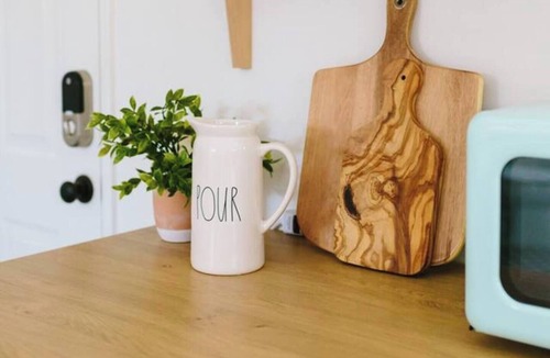 Redlands Apartment | Cozy private studio in Redlands with a king bed, fast Wi-Fi, kitchenette, in-unit laundry, and fenced yard. Ideal for solo travelers or couples visiting for work, education, relocation, or stays near the University of Redlands and Loma Linda.