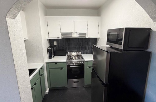 San Diego Apartment | Cozy Private Studio - Self Check-In - Private Entrance - Barrio Logan, San Diego