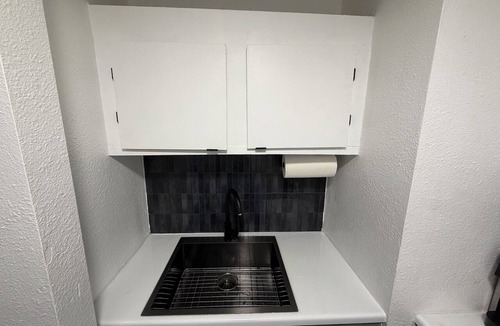 San Diego Apartment | Cozy Private Studio - Self Check-In - Private Entrance - Barrio Logan, San Diego