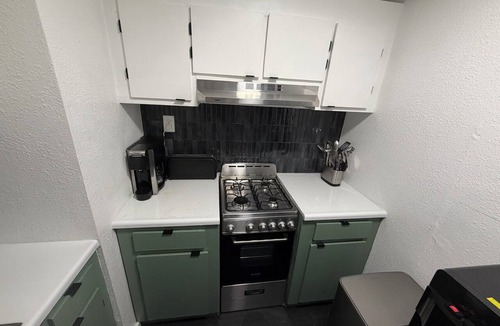 San Diego Apartment | Cozy Private Studio - Self Check-In - Private Entrance - Barrio Logan, San Diego