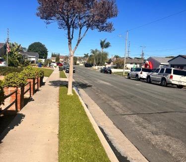 Buena Park House | Cozy Room in Buena Park