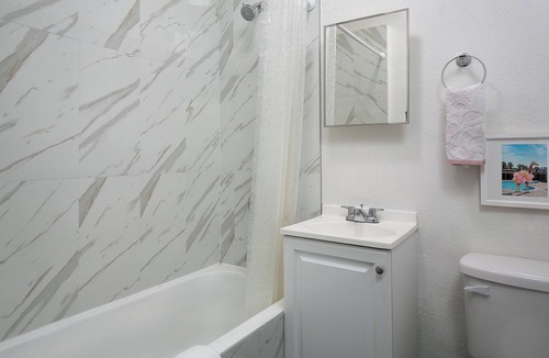 Westlake Apartment | Cozy studio in nice Los Angeles! Perfect for 2!