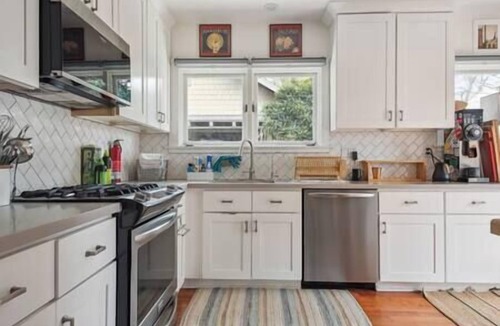 North Central House | Craftsman Bungalow in Historic District 30+ Days