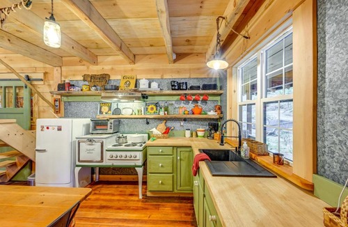 Hartland House | Creekside Cabin ~ 26 miles to Kings Canyon!
