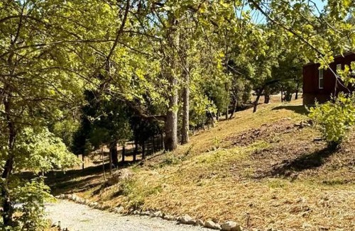 North Fork House | Creekside Quail Landing Near Yosemite & Bass Lake