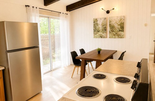 Eagle Point House | Creekside Retreat House in Eagle Point