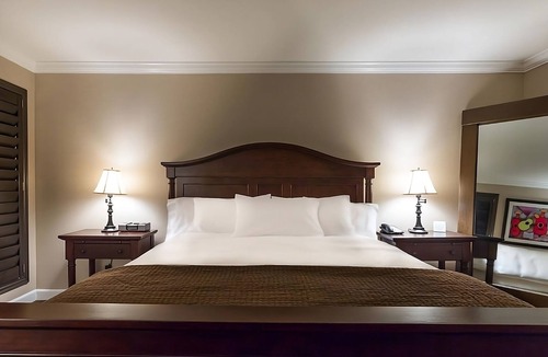 Cupertino Hotel | Cupertino Hotel, Fireplace Parlor King, Free Breakfast, Onsite Pool!
