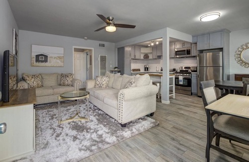 East Village Apartment | Cute Apt Close to Downtown, Long Beach! by RedAwning