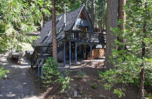 Arnold House | Decks, Grills + Fire Pit: Camp Connell Hideaway!