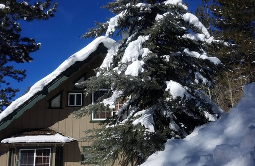South Lake Tahoe Ski Chalet | Delightful 3-bedroom Home on the Meadow chalet in South Lake Tahoe welcomes you