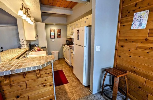 Big Bear Lake House | Deluxe 2-Bedroom Ski Retreat Walk to Snow Summit Mountain Resort