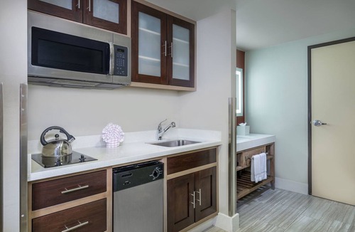 Anaheim Resort Hotel | Desert Palms Hotel & Suites