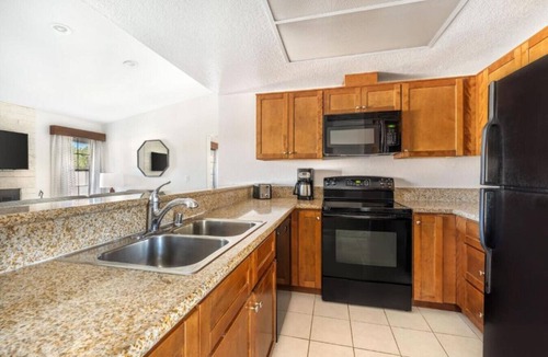 San Diego Country Estates Condo | Diamond - Riviera Oaks Resort & Racquet Club - 2BD