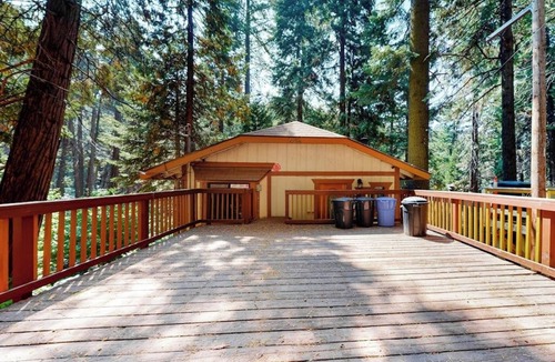 Arrowhead Villas Cabin | Dog-friendly mountain cabin w/full kitchen, wood fireplace, and wet bar