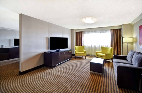 Pleasanton Hotel | DoubleTree by Hilton Hotel Pleasanton at the Club