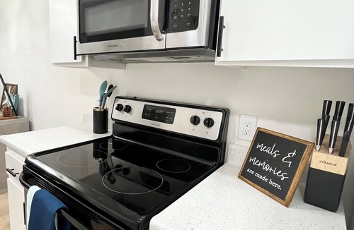 Yorktown Condo | Downtown Huntington Beach! LOCATION! CLOSE TO THE BEACH!
