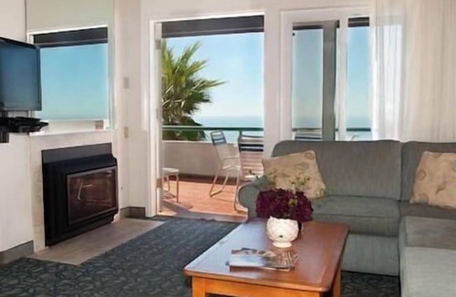 Laguna Beach Condo | Downtown Laguna Beachfront Condo - Ocean View & Catalina Island Sunsets
