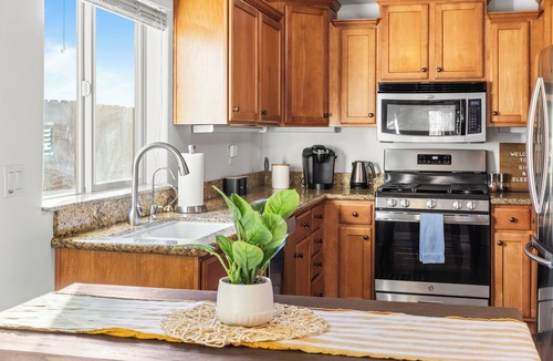 Paso Robles House | Downtown Paso Robles Private Patio + Walk to Tasting Rooms | Casa Robles