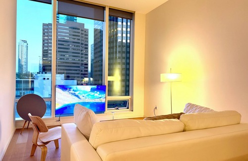 Vernon Condo | Downtown Sky Suites - Modern Highend 1bd1bth