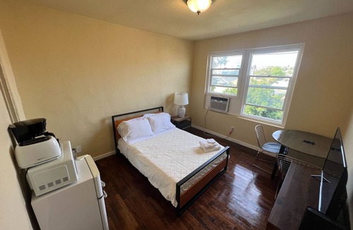 Westlake Hotel | Downtown Vibes: Chic Studio Near DTLA