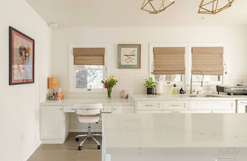 Mid-Wilshire House | Dreamy Cali Cottage w/Pool, WiFi, AC in mid-city Los Angeles