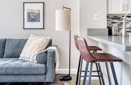 Emeryville Apartment | Dreamy Emeryville 1BR w/ Gym, Pool, Parking, 15 min to SF, by Blueground