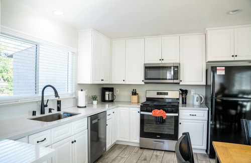 Moreno Valley House | Dual Master Rooms - Perfect for Groups & Family-friendly - Fire Pit, BBQ, Games