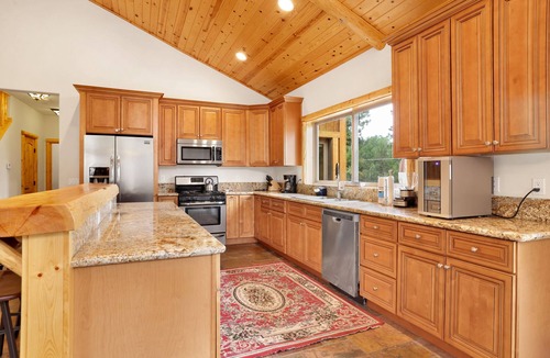 Castle Glen Estates Cabin | Eagle Ridge Views Log Cabin w/Hot Tub + Games