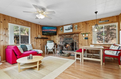 Fawnskin Cabin | Eagle's Landing - Chill forest vibes close to the hiking trails! Board Games!