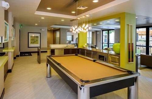 Pilgrim - Triton Condo | Elegant 2BR Plaza Residence w Pool