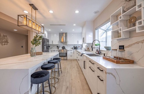 Valley Glen House | Elegant 5 Bedroom Hot Tub Private Parking