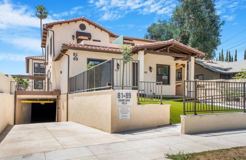 Mid Central Apartment | Elegant Pasadena Homew Patio Parking Near Old Town