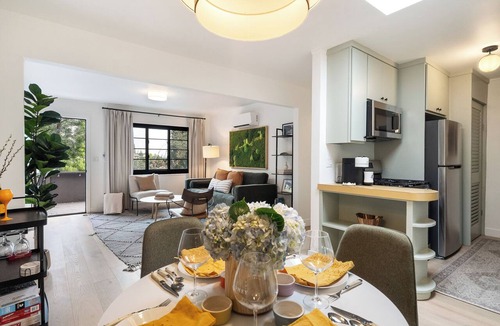 Mill Valley Apartment | Elevated Flat - Walk to Town - Casper King - Deck