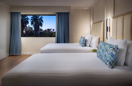 Calabasas Hotel | Ensuring a Very Comfortable & Memorable Stay! Dog-friendly Property, Pool
