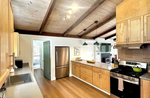 Myers Flat House | Epic Group Getaway, Sleeps 16+ on Eel River & Avenue of the Giants