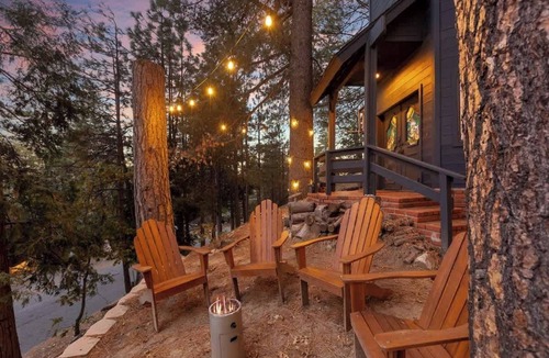 Blue Jay House | EV-Charged Treetop Cabin w/Game Room & Decks