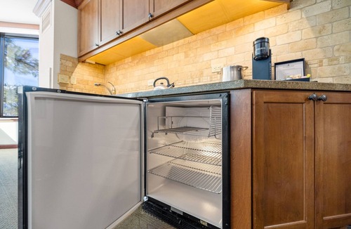 Olympic Valley Resort | Everline ‘Resort Chair’ Corner Suite; Ski In/Out @Palisades