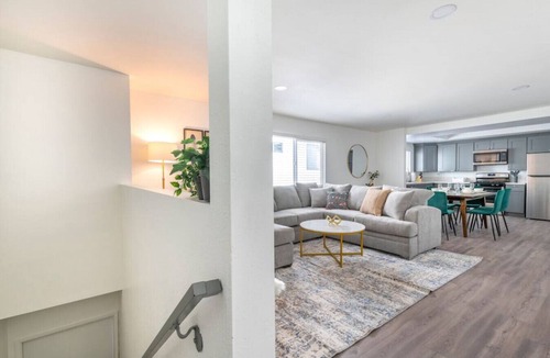 Alhambra Condo | Exceptional DT Alhambra Condo 3BR/2BA with King size bed +EV Charger