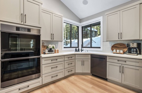 Tahoe Paradise House | Exclusive 5BR Modern Luxury Estate Hot Tub Sauna Decks Expansive Mountain Views