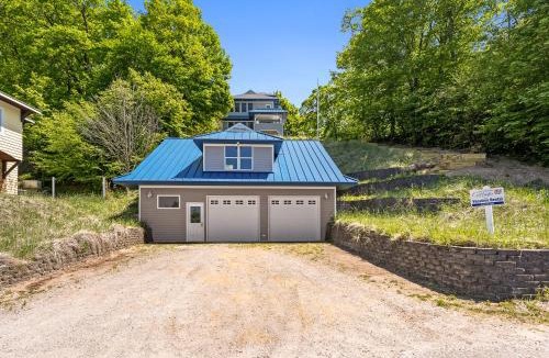 Port Sheldon House | Experience luxury at Lakefront Villa
