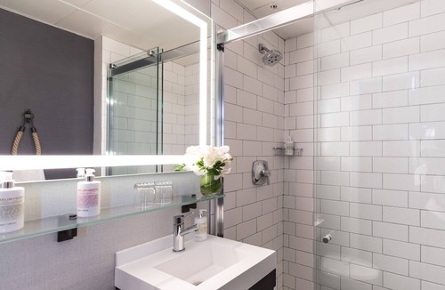 South Beach House | Experience Soothing Moments & Luxury! Pet-friendly Property, Onsite Parking!