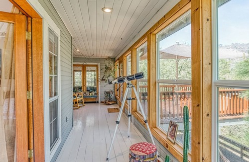 Cascadel Woods House | Exquisite mountain home, dog-friendly, fireplace, & washer/dryer