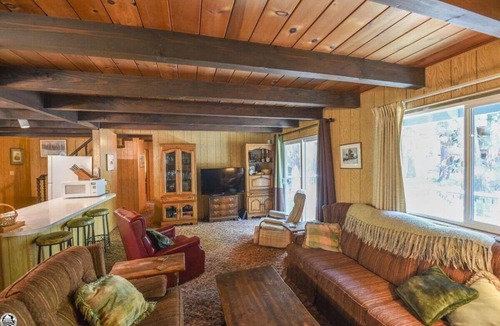 Phoenix Lake-Cedar Ridge Cabin | Fabulous 4-bedroom, 9 bed cabin with AC and games basement in charming Sonora