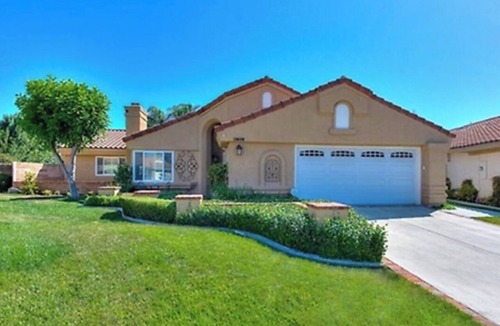 Chino Hills House | Fabulous single story house in Chino Hills with sparkling pool & spa.
