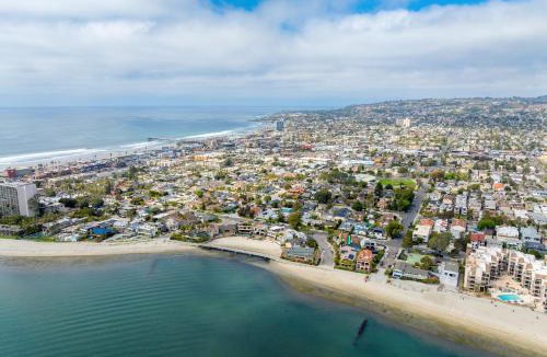 Crown Point House | Family Luxurious Waterfront Escape