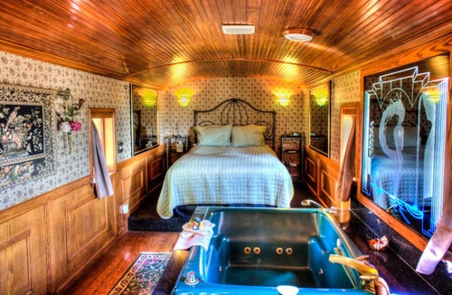 Nice Bed & Breakfast | Featherbed Railroad B&B Resort