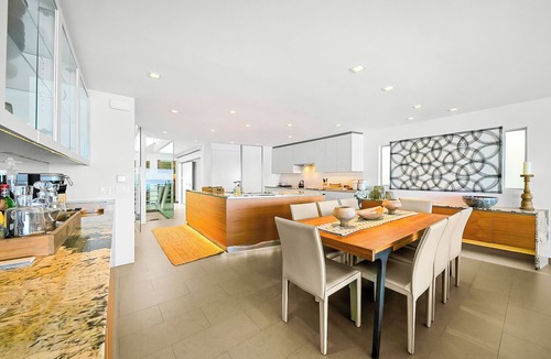 Beach Barber Tract House | Featured on HGTV "Christina On The Coast" - Stunning Ocean Views, Spa!