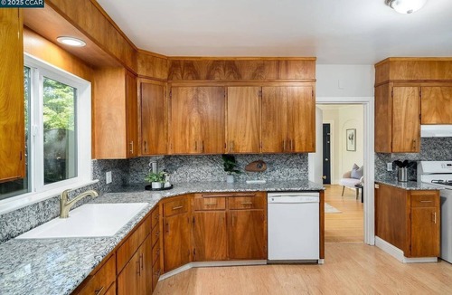 San Anselmo House | Fence Gated, Storybook Tudor Home, Mount Tam View 3BD/2BA+Office San Anselmo