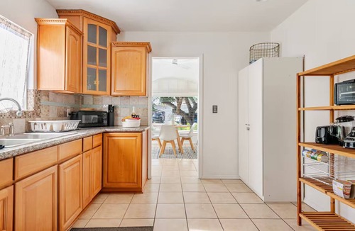 South Gate House | FIFA Ready! Arcade, Living Room AC, Near SoFi + Parking
