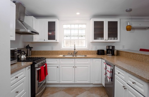 Lawndale House | Fire Pit Retreat w/Games 4 Beds Near LAX & Beach